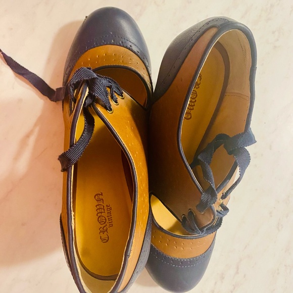 Crown Vintage Two-Tone Brown and Navy Wedge Oxfords - Picture 2 of 3